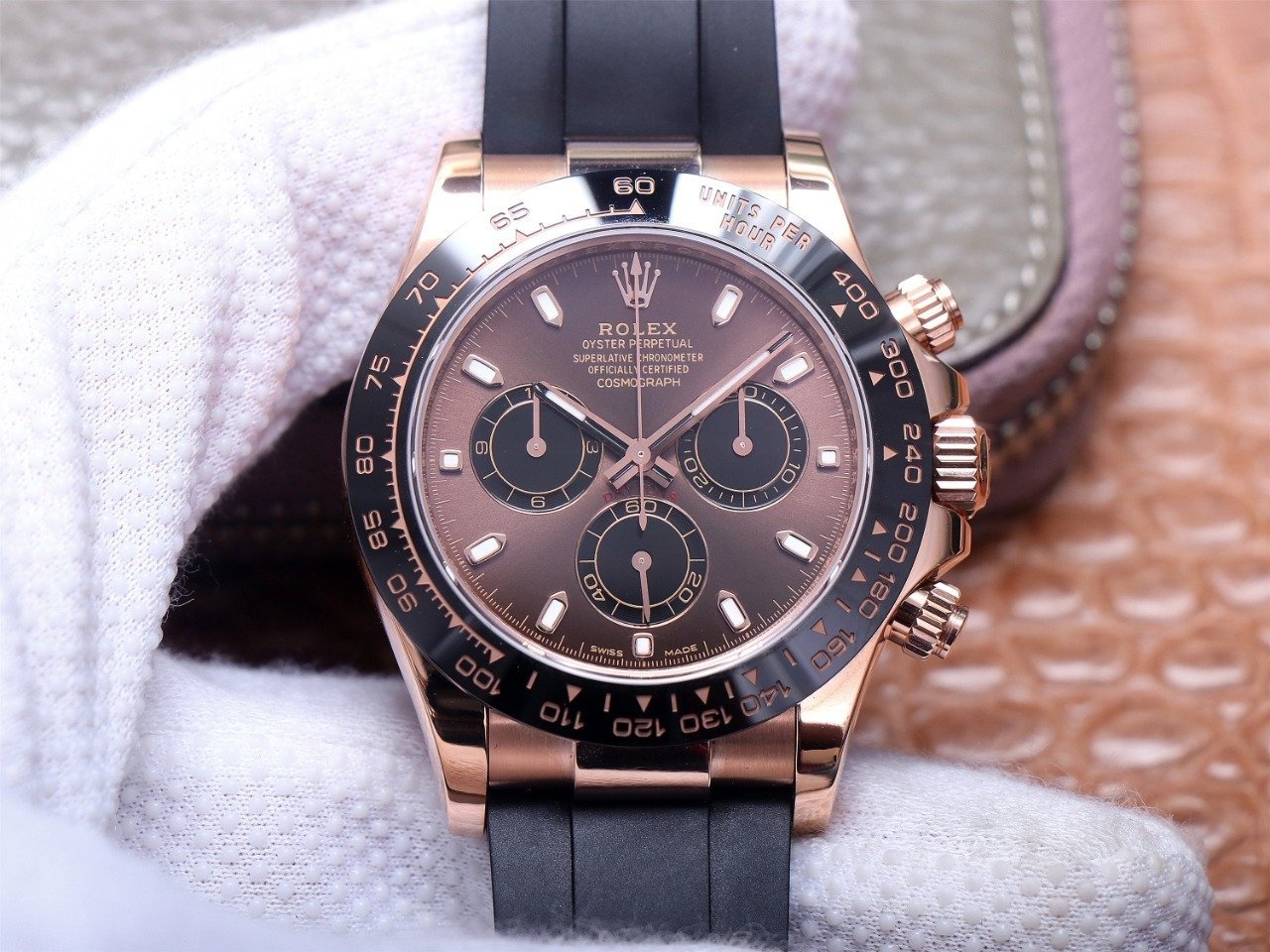 4d39d6_0fa340bc39ff4d0ab668455f8572baedmv2.jpg ROLEX DAYTONA 116515LN EVEROSE CERACHROM ORIGINAL CAL.4130(Coffee daytona) - Image 1