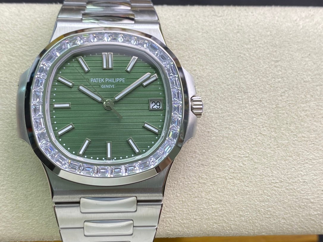 4d39d6_66395faf7a0644c5bb946d487a680902mv2.jpg Patek Philippe Nautilus 5711/1300A-001 - Image 1