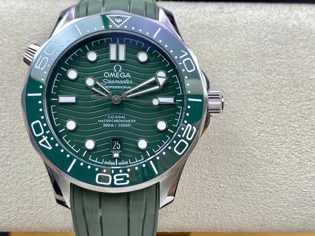 1:1 Superclone-OMEGA Seamaster Diver 300M 42mm (Green Dial Seamaster)