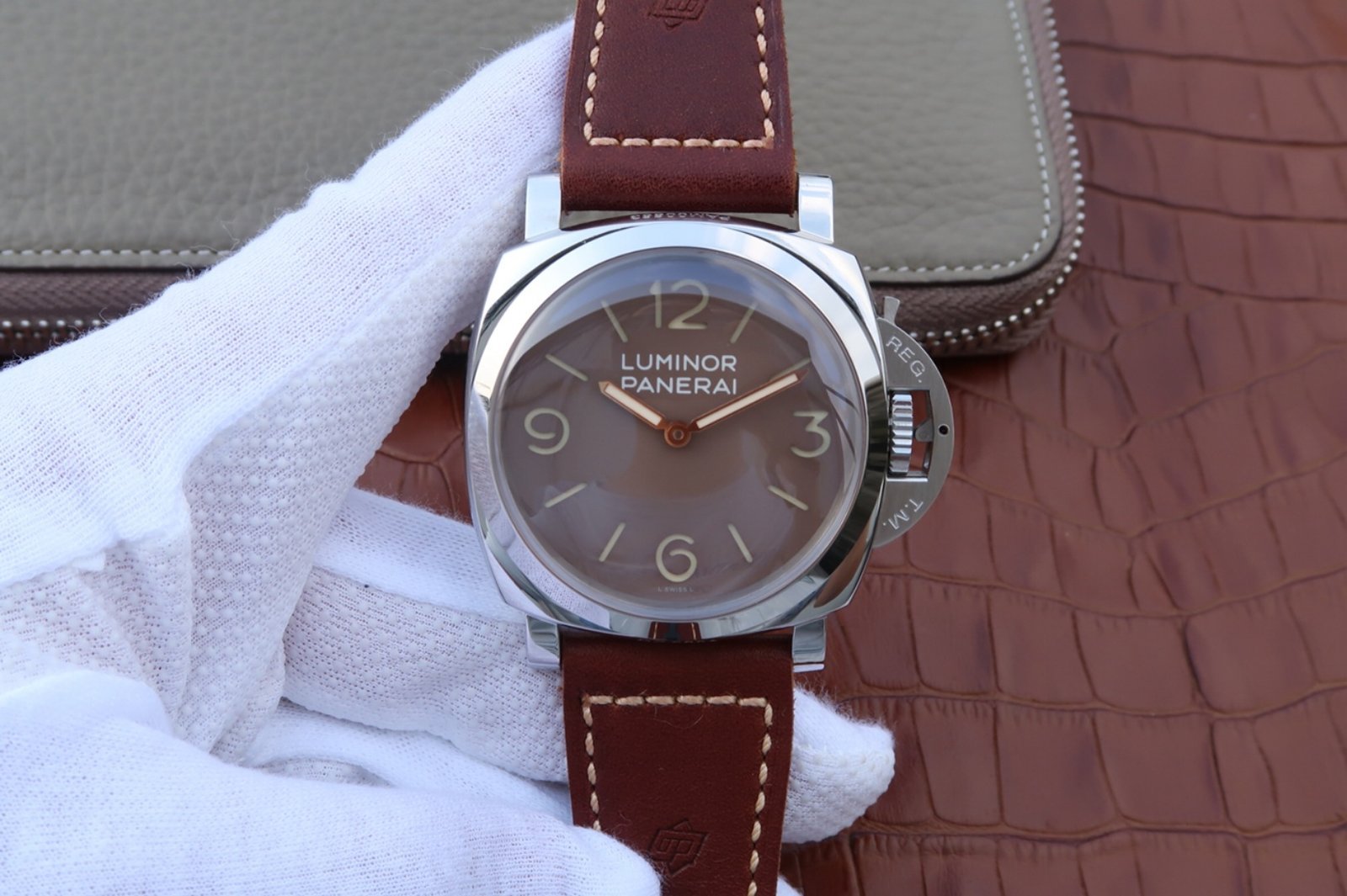 4d39d6_dcb9ec72aabc4de9974d5d9b012db477mv2.jpg Panerai Luminor PAM662 – 1:1 Superclone - Image 1